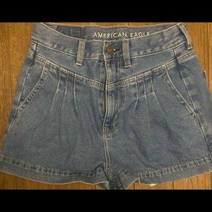 American Eagle Pleated high rise jean shorts size 00 in GUC